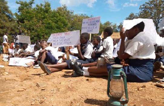 Deuxième sit in des élèves devant la mairie de Beni (Nord-Kivu) jeudi 22 avril 221, visant à obtenir l’arrivée sur place du président Félix Tshisekedi, pour mettre fin à l’insécuri