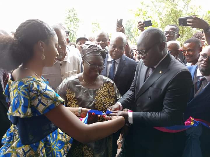 La vice Ministre aminata NAMASIA, lors de l'inauguration du bâtiment de MESP à Kisangani.